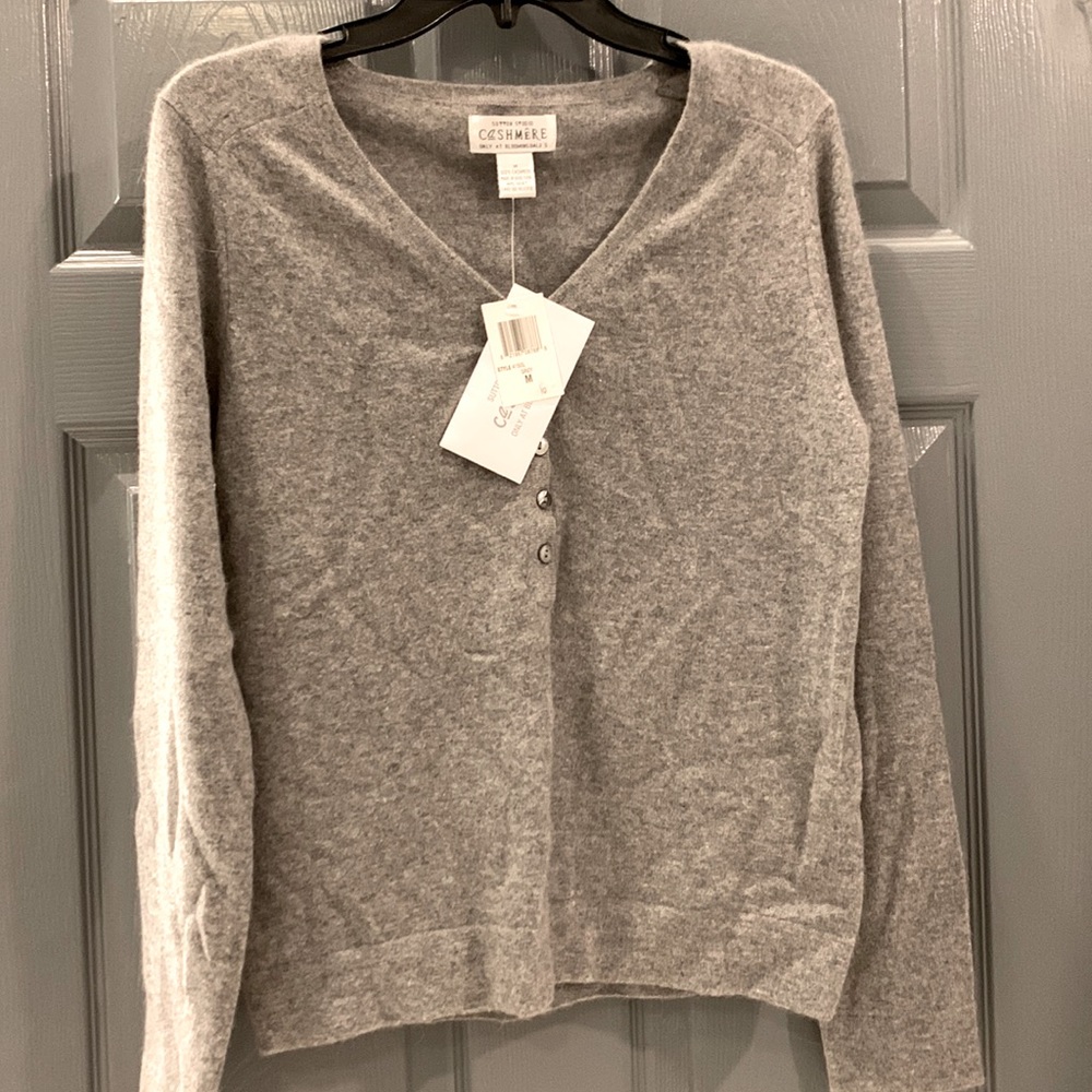 Medium Gray Sutton Studio by Bloomingdale’s cashmere sweater